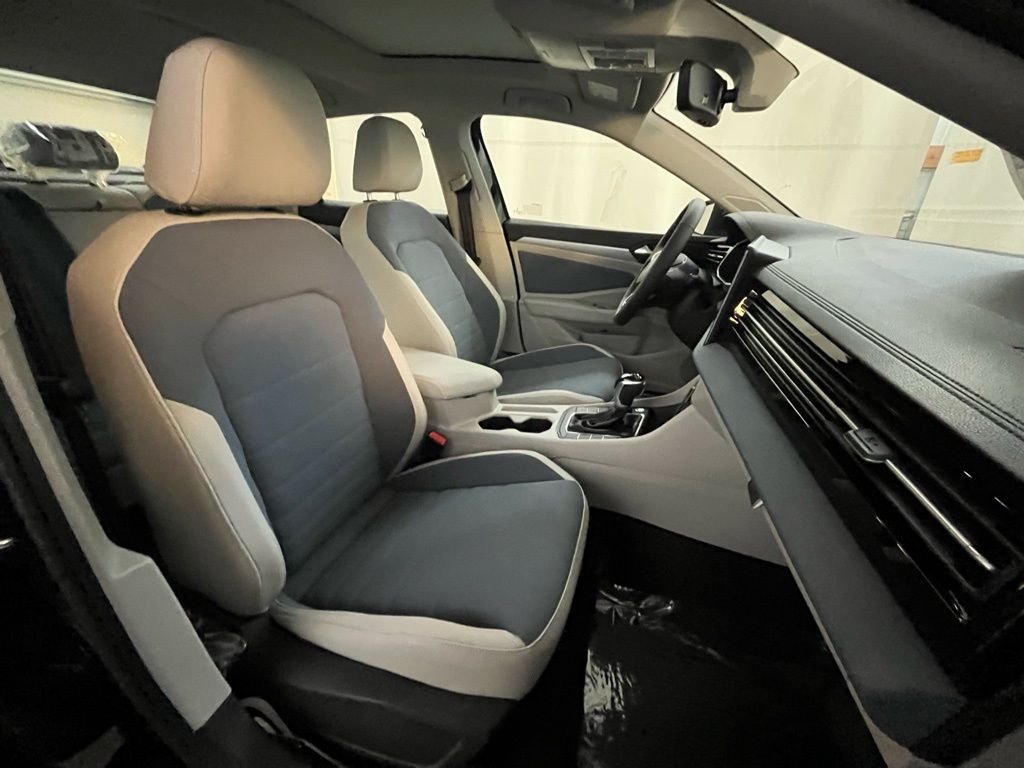 New 2026 Black Volkswagen 1.5T SE image 12
