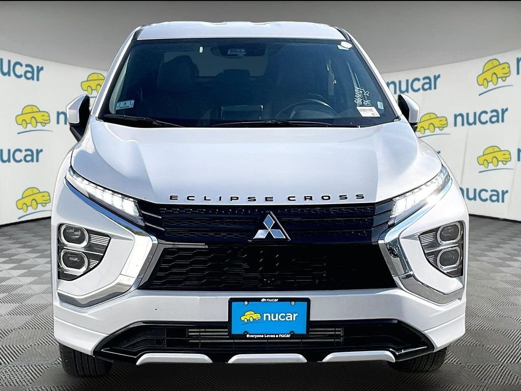 Used 2025 White Mitsubishi SE image 2