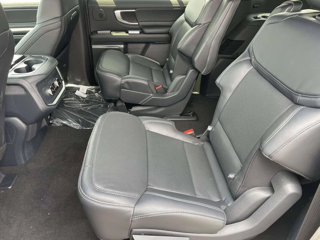 New 2027 Glacier Gray Metallic Tri-Coat Ford Platinum image 12