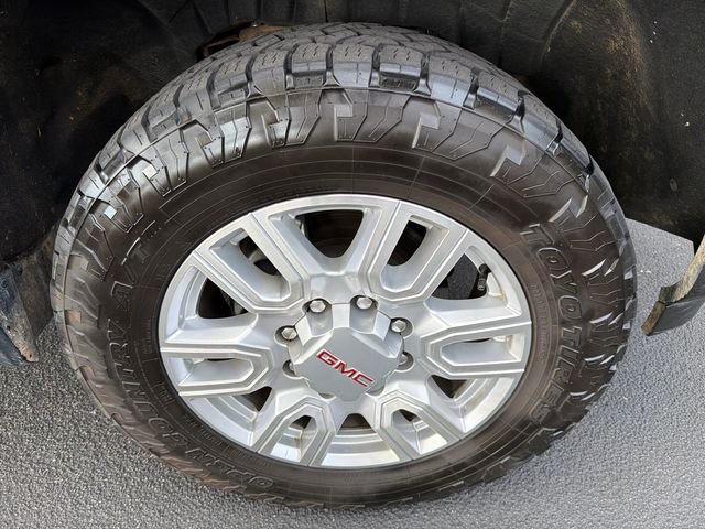 Used 2024 White GMC SLT image 12