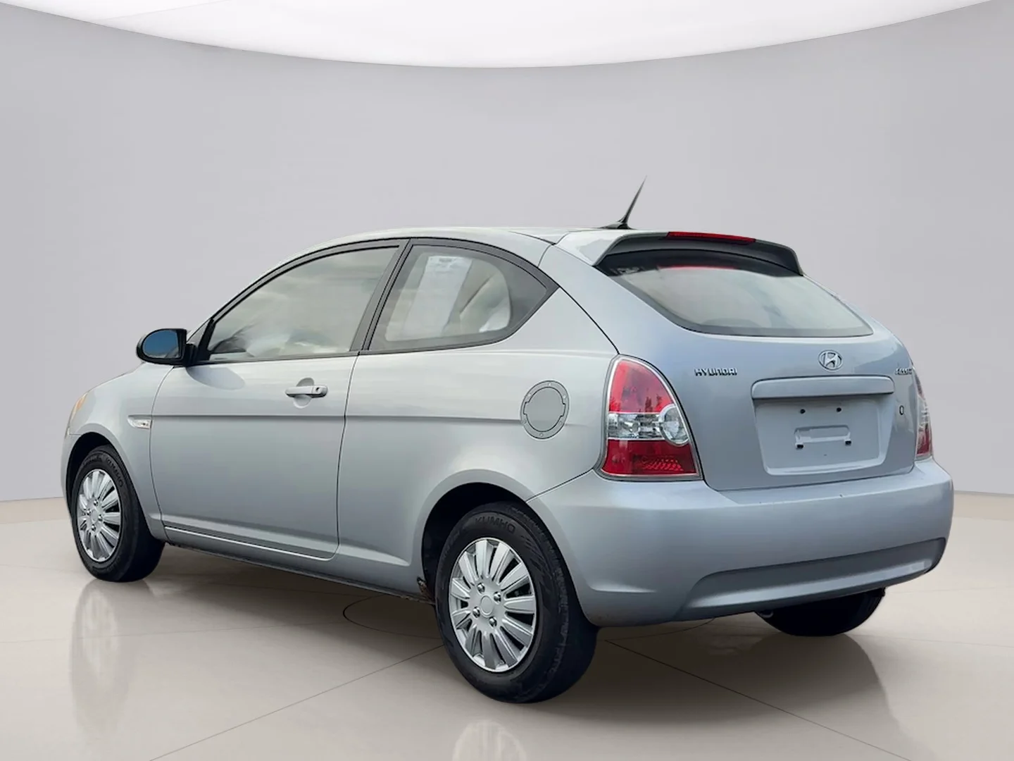 Used 2009 Silver Hyundai GS image 3