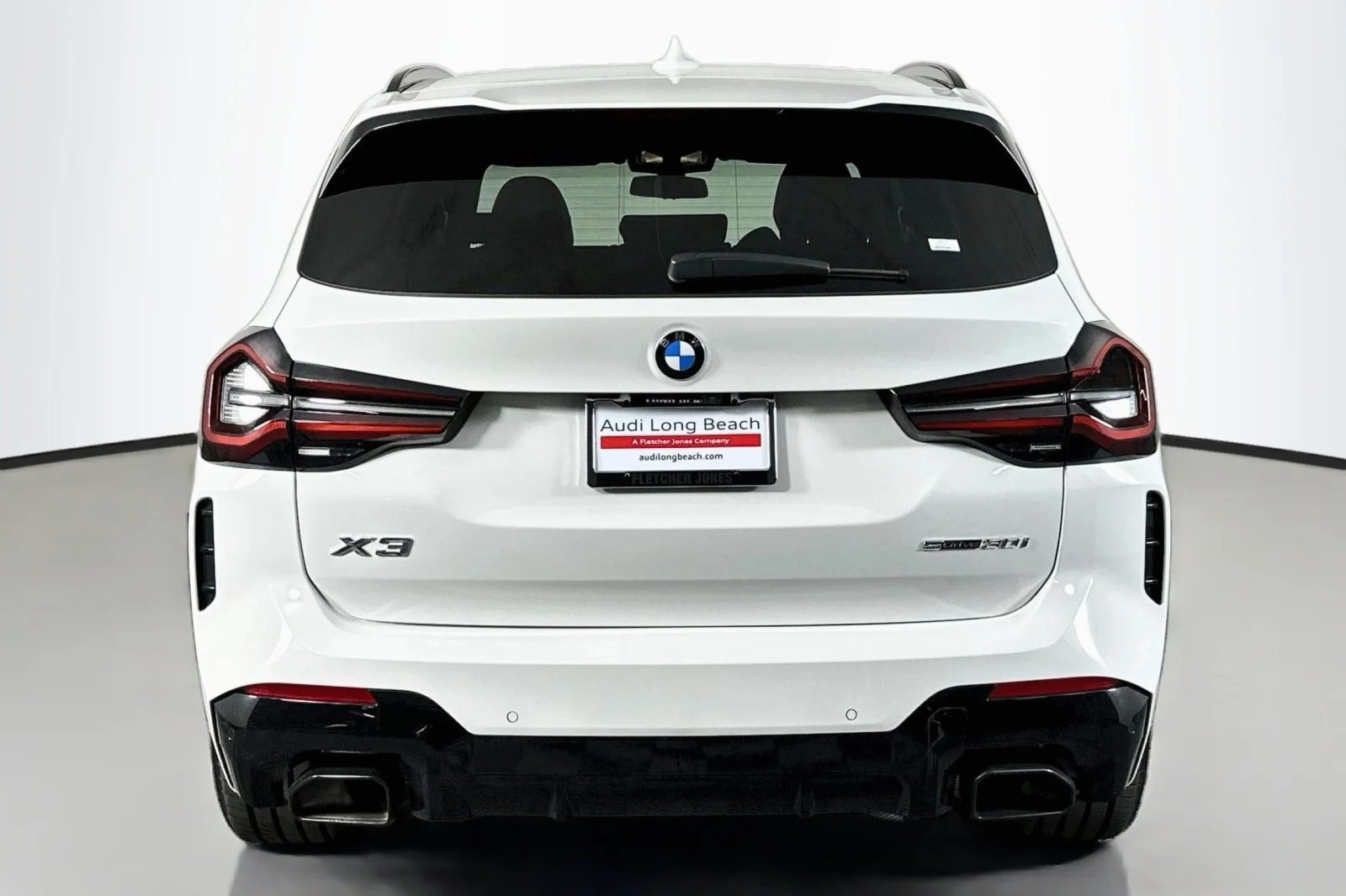 Used 2023 Alpine White BMW sDrive30i image 3