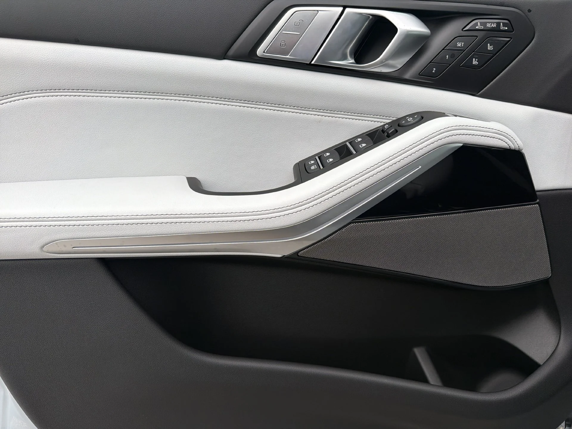 New 2027 Gray BMW xDrive40i image 29