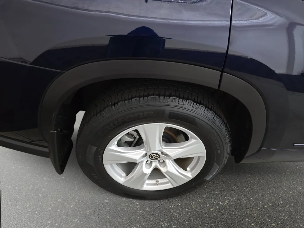 Used 2020  Toyota LE image 30