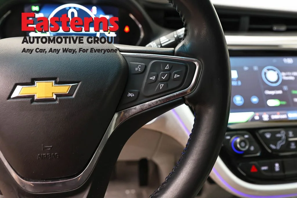 Used 2018 Red Chevrolet Premier image 16