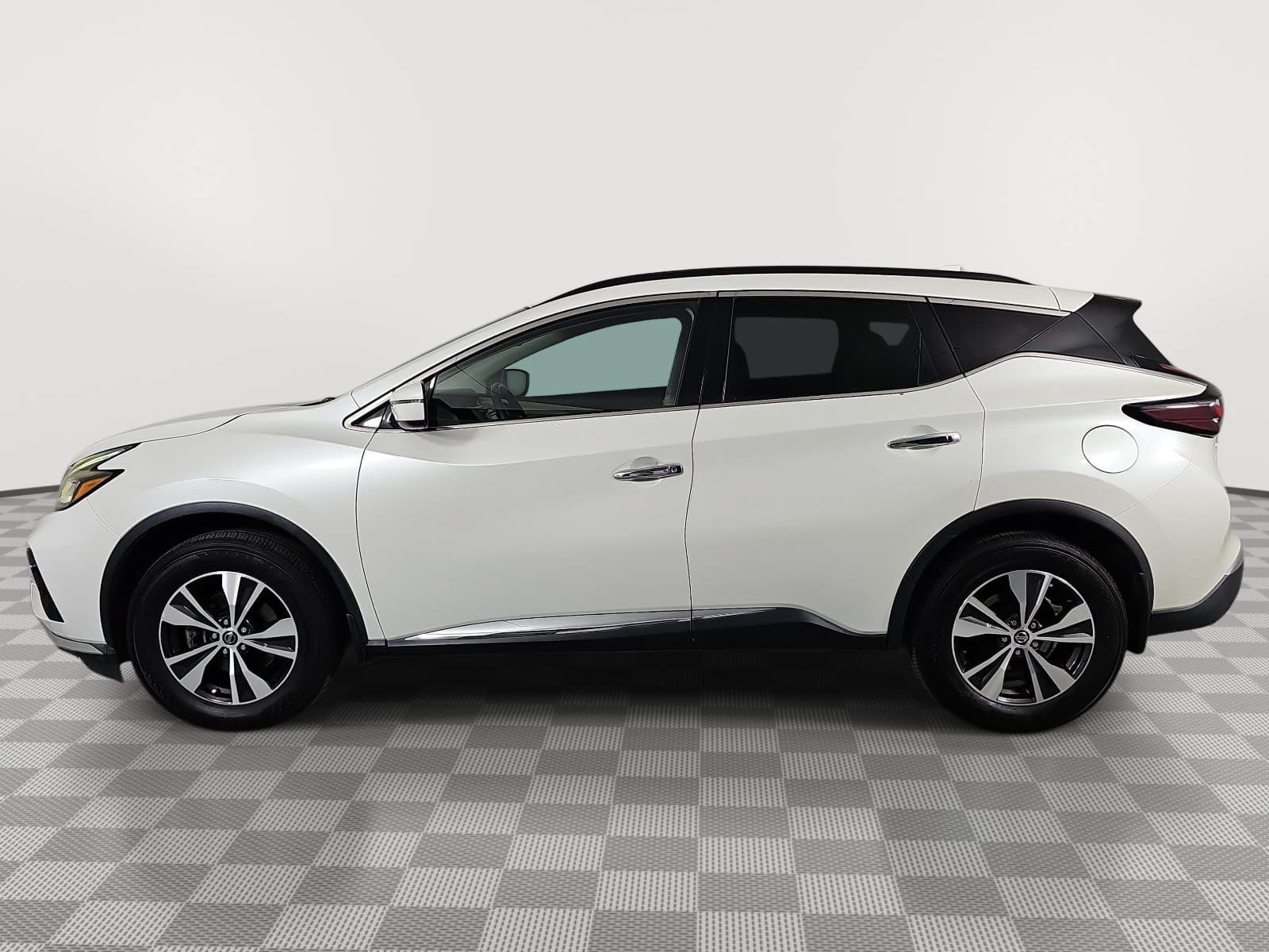 Used 2019 White Nissan SV image 5
