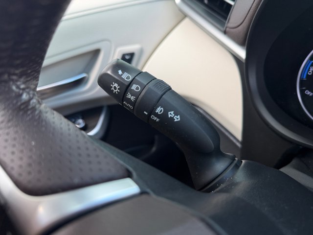 Used 2022 Beige Toyota Platinum image 13