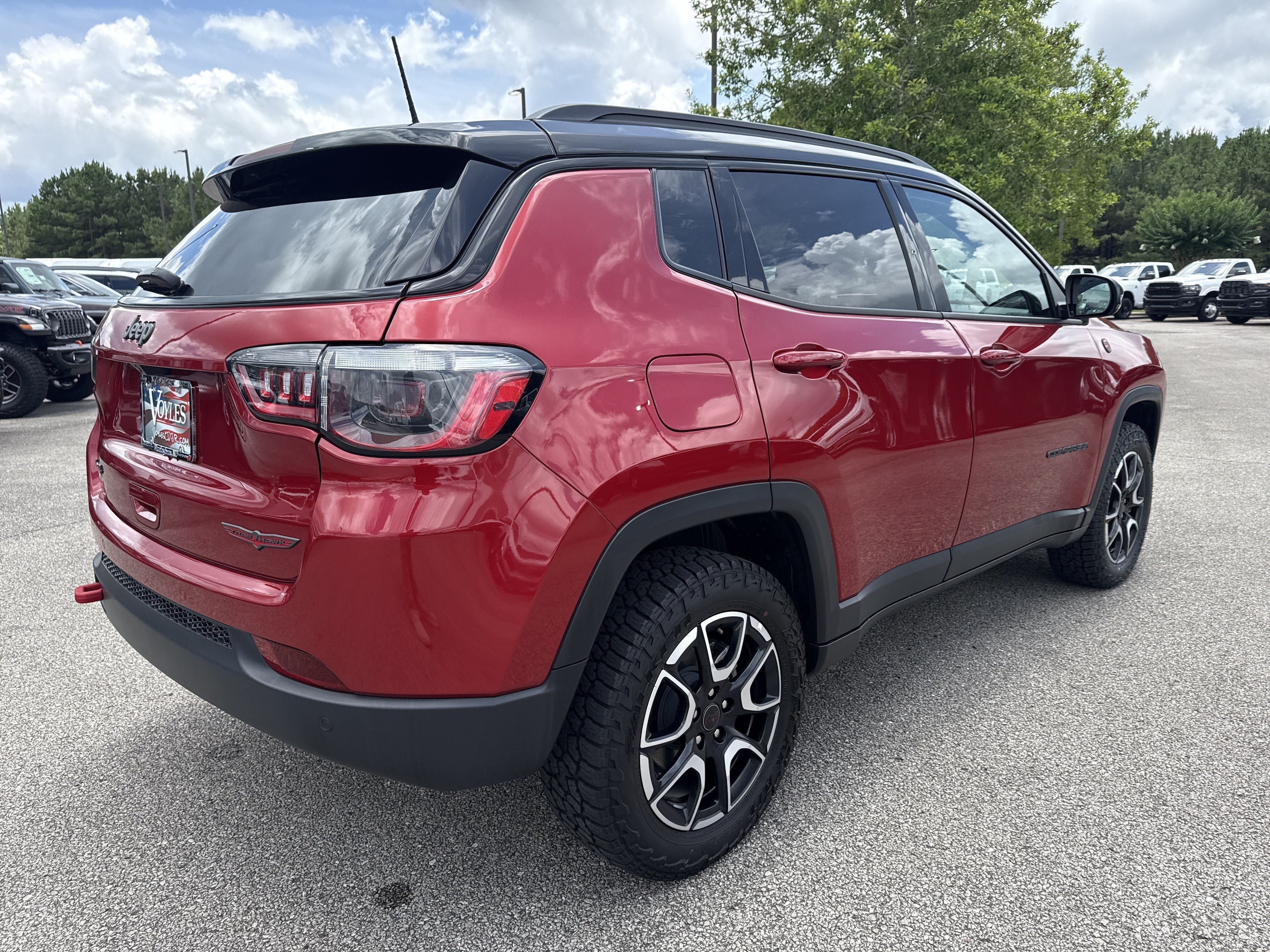 Used 2025 Red Hot Pearlcoat Jeep Trailhawk image 8