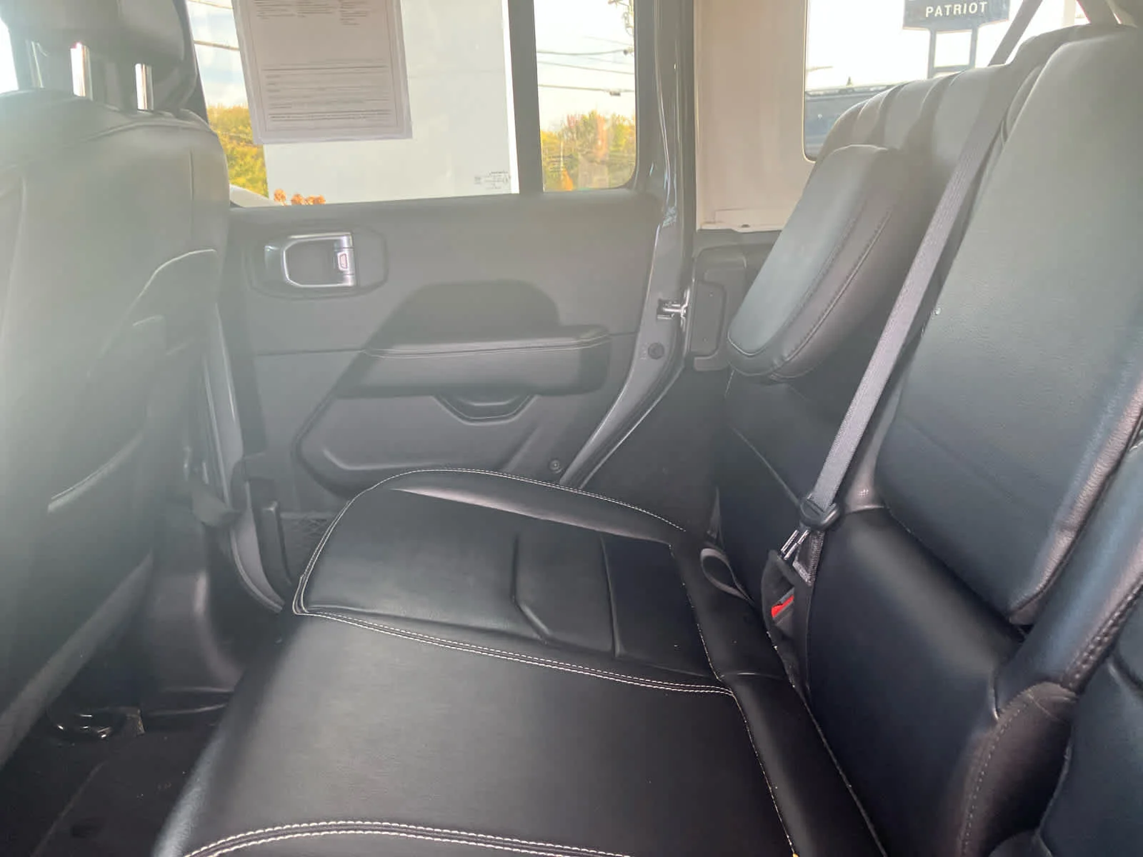 Used 2023 Sting-Gray Clearcoat Jeep Sahara image 32