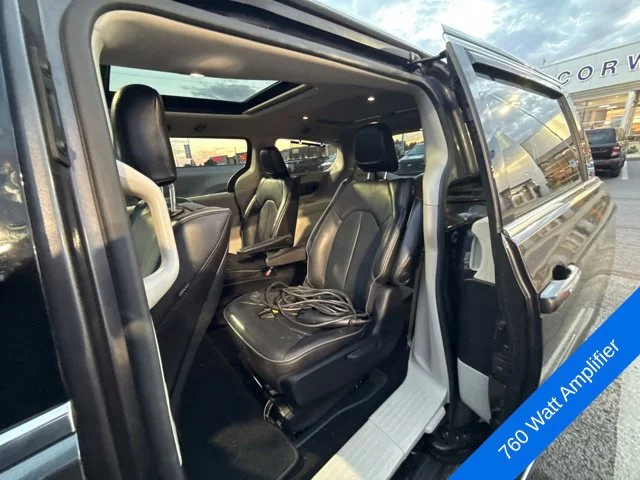 Used 2020 Gray Chrysler Limited image 7