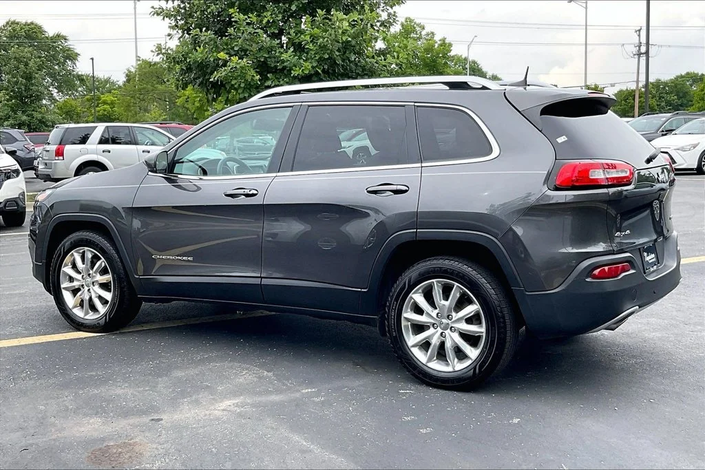 Used 2016 Gray Jeep Limited image 12