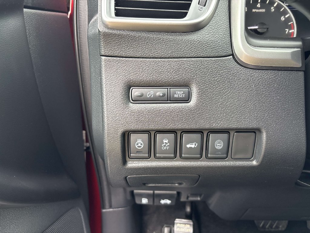 Used 2019 Red Nissan Platinum image 20