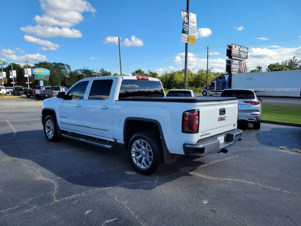 Used 2018 SUMMIT WHITE GMC SLT image 4
