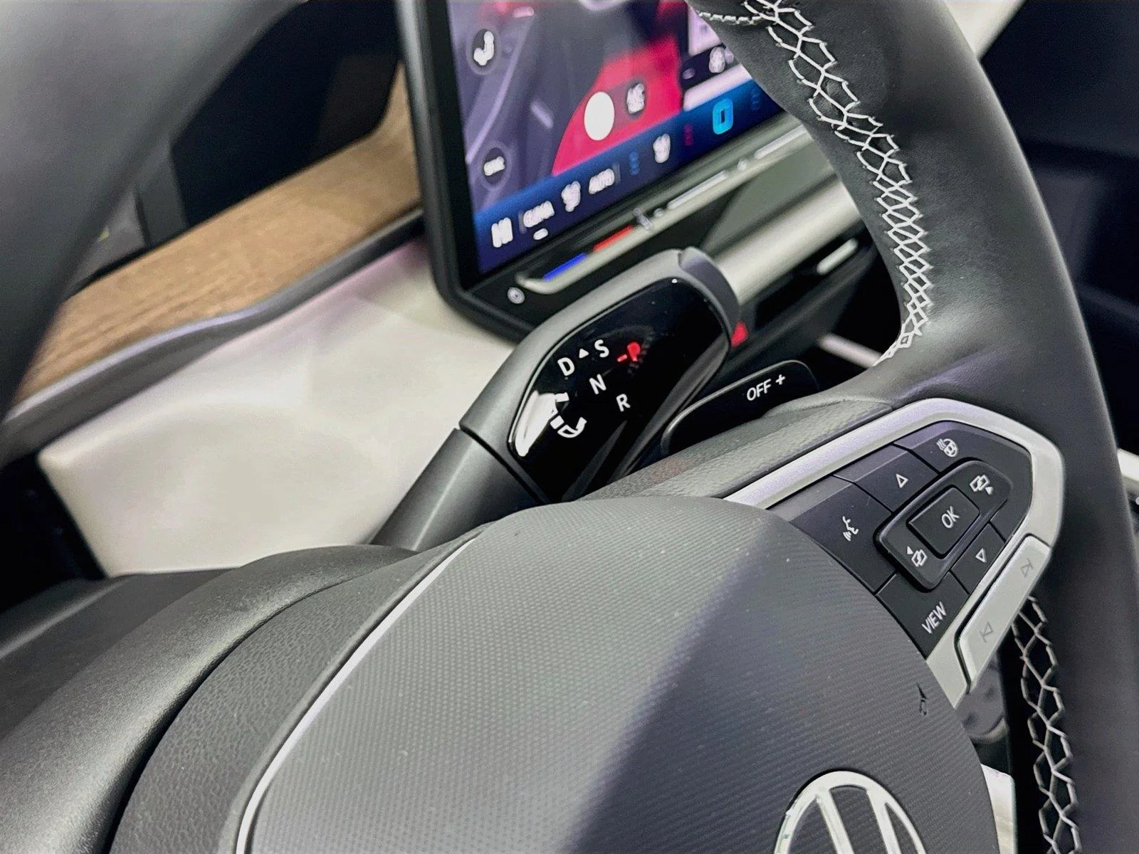 New 2027 Pure Gray Volkswagen SE w/Technology image 16