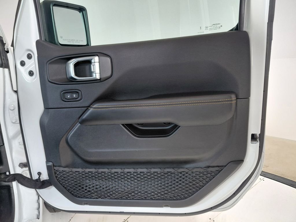 Certified Used 2025 White/off-white Jeep Sahara image 15