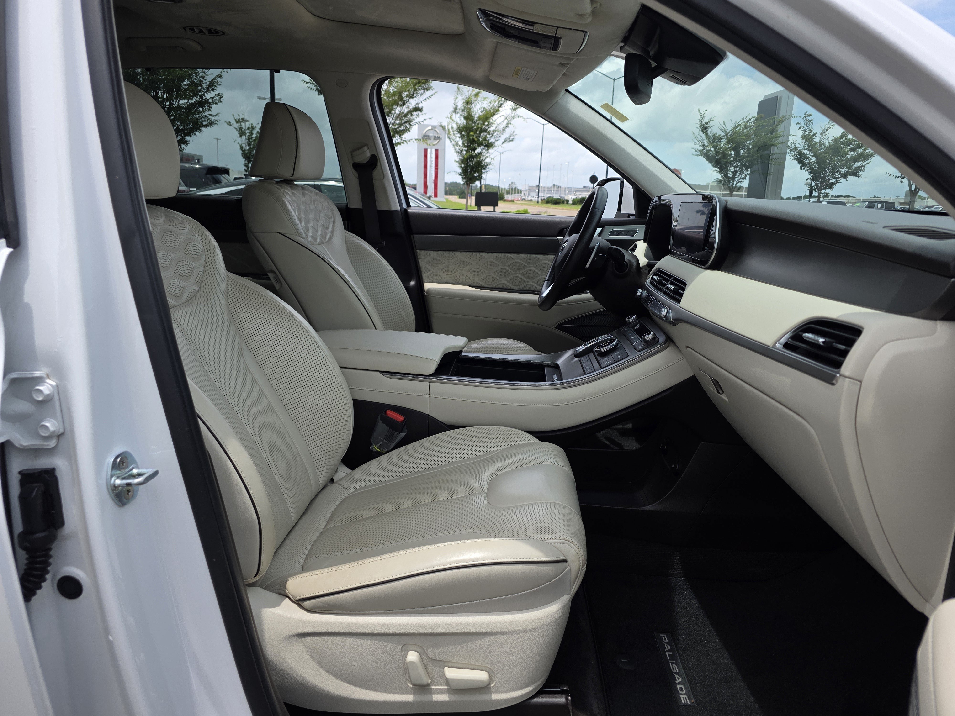 Used 2020 Hyper White Hyundai Limited image 30