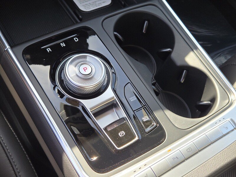 New 2026 Snow White Pearl Kia EX image 16