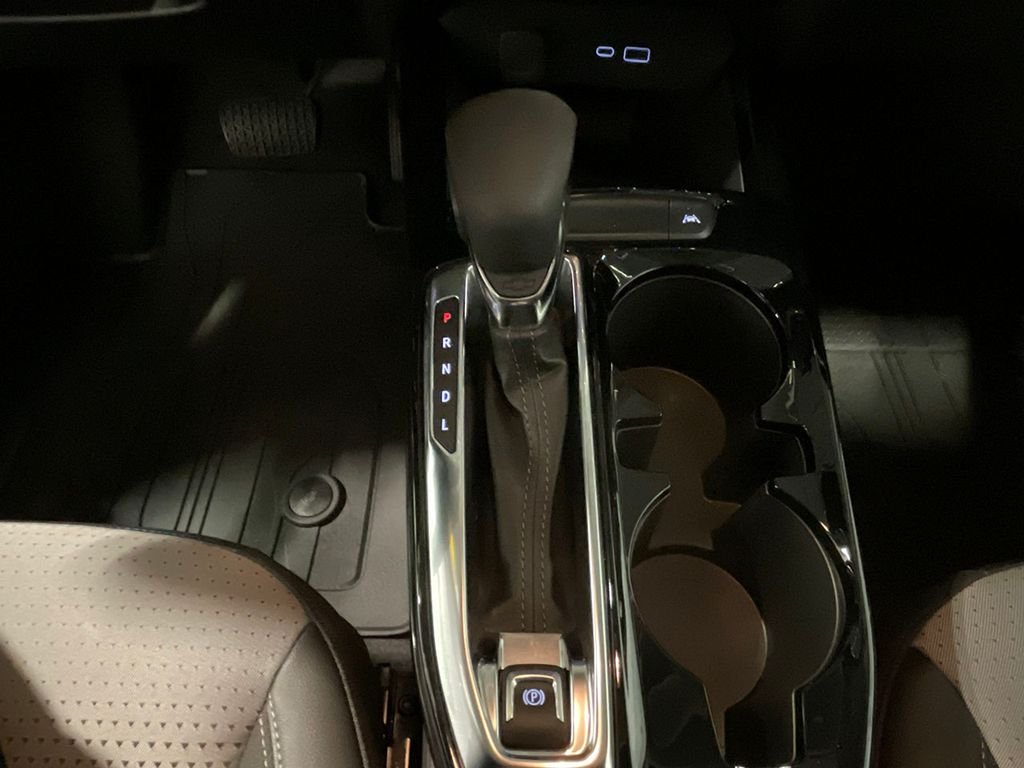 Used 2025 White Chevrolet LT image 31