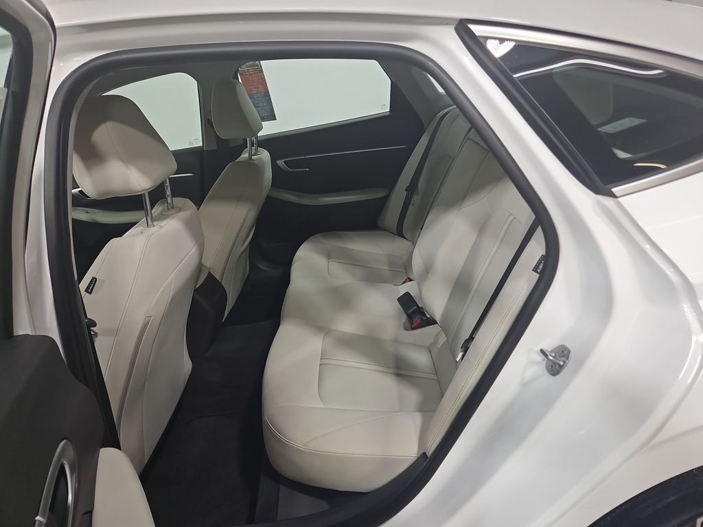 Used 2025 White Hyundai SEL image 25