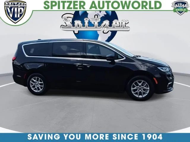 Used 2025 Black Chrysler Select image 9