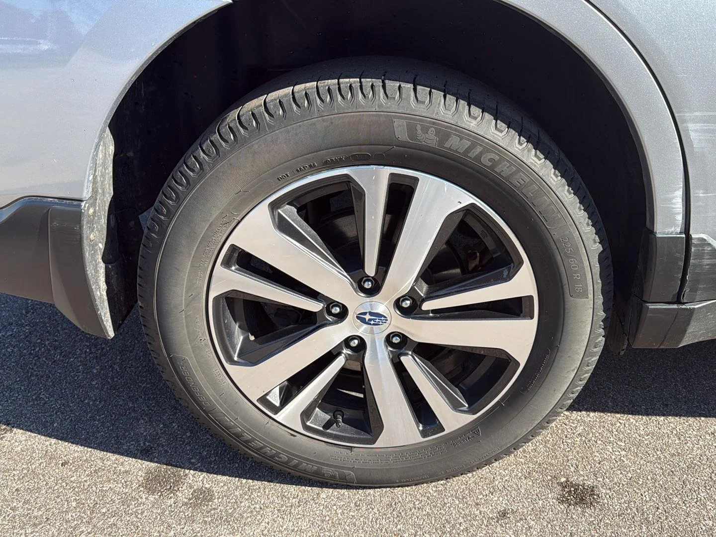 Used 2019 Ice Silver Metallic Subaru Limited image 13
