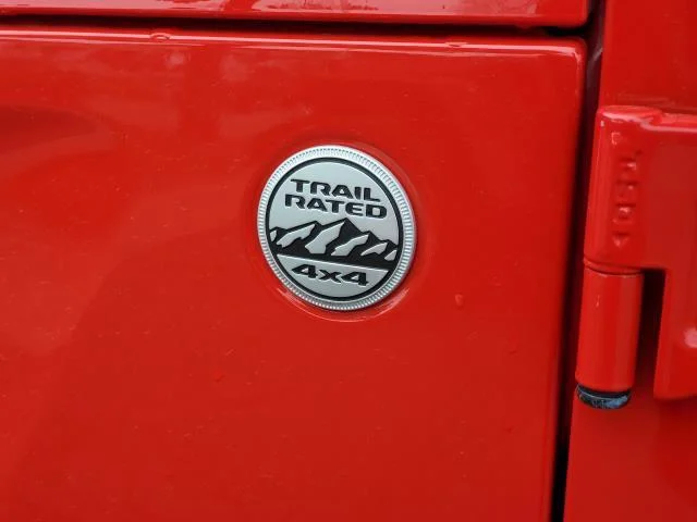 2023 Jeep Wrangler 4-Door Sahara - Photo 30