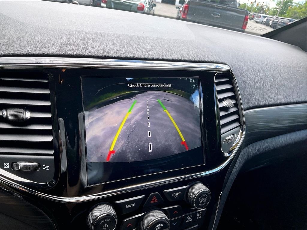 Used 2020 Black Jeep Laredo E image 16