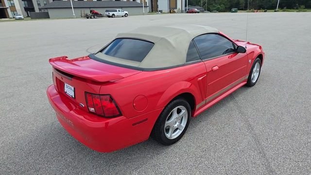Used 2004 Torch Red Ford V6 image 9