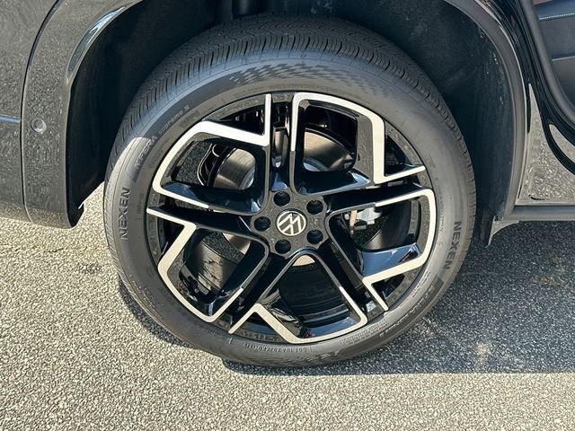 New 2026 Deep Black Pearl Volkswagen 2.0T SEL R-Line Turbo image 18