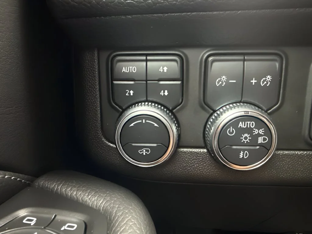 Used 2021 Black GMC Denali image 25