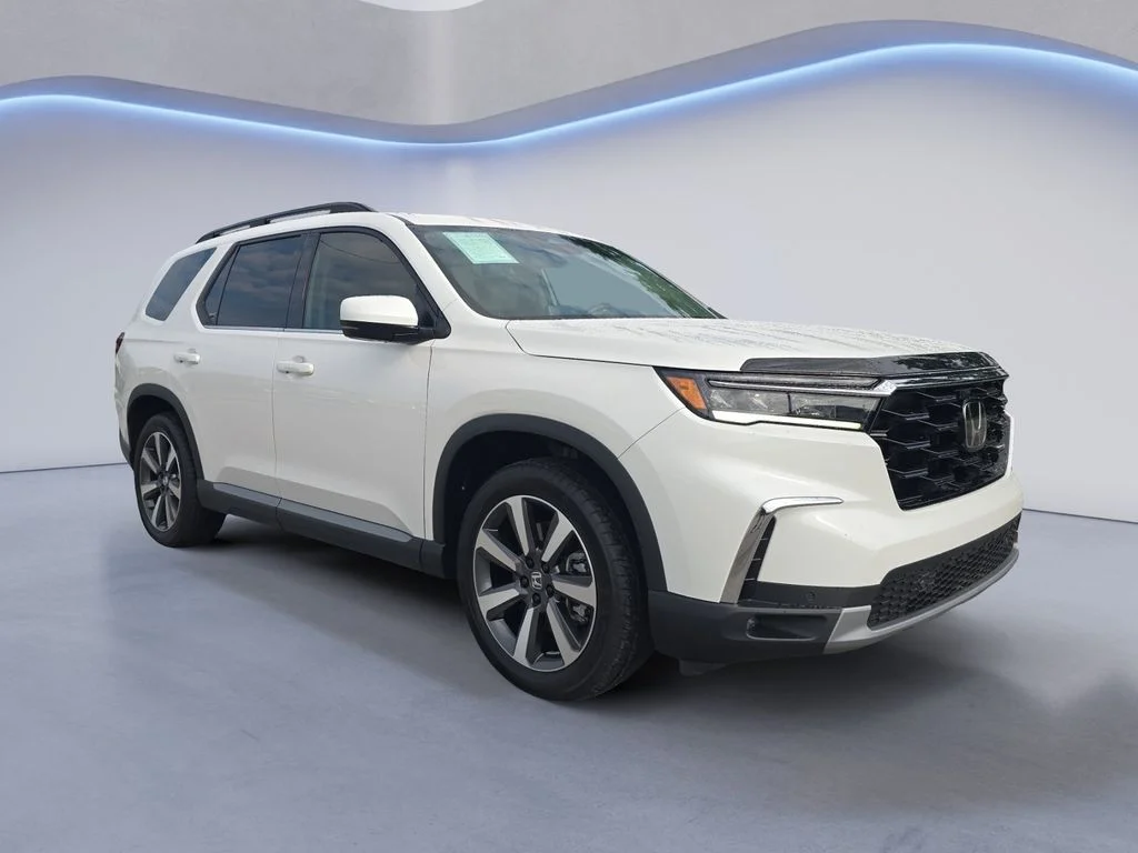 Certified Used 2024 Platinum White Pearl Honda 2WD TRG image 7