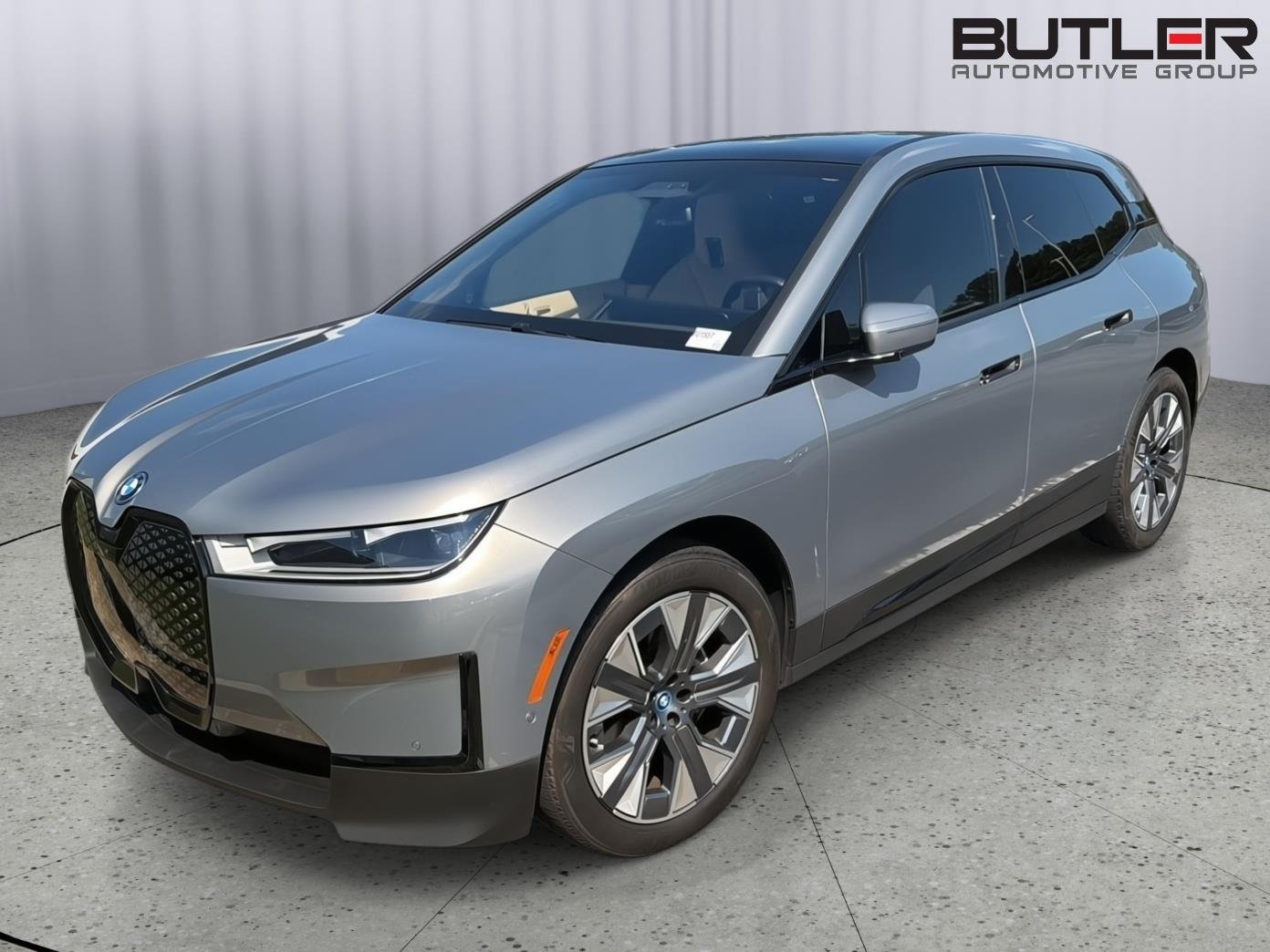 Used 2024 Oxide Grey Metallic BMW xDrive50 image 1