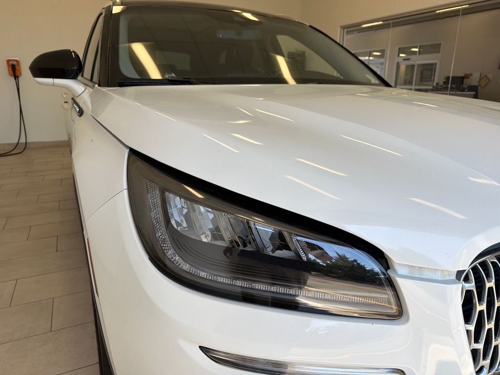 Used 2022 White Lincoln Standard image 9