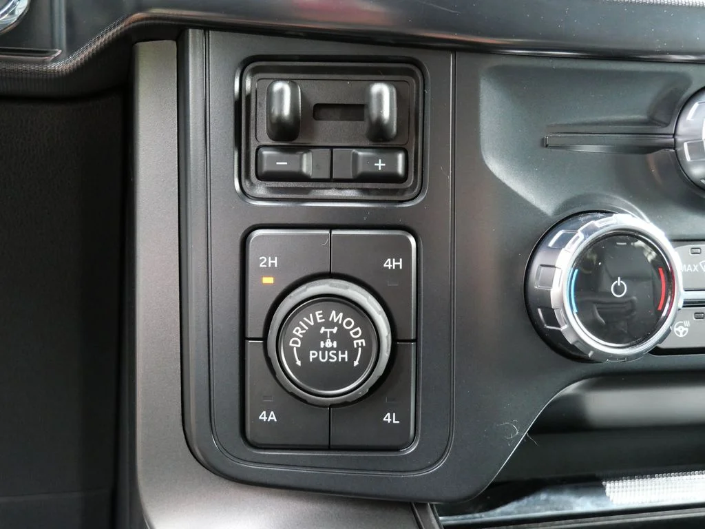 Used 2025 White Ford Lariat image 19