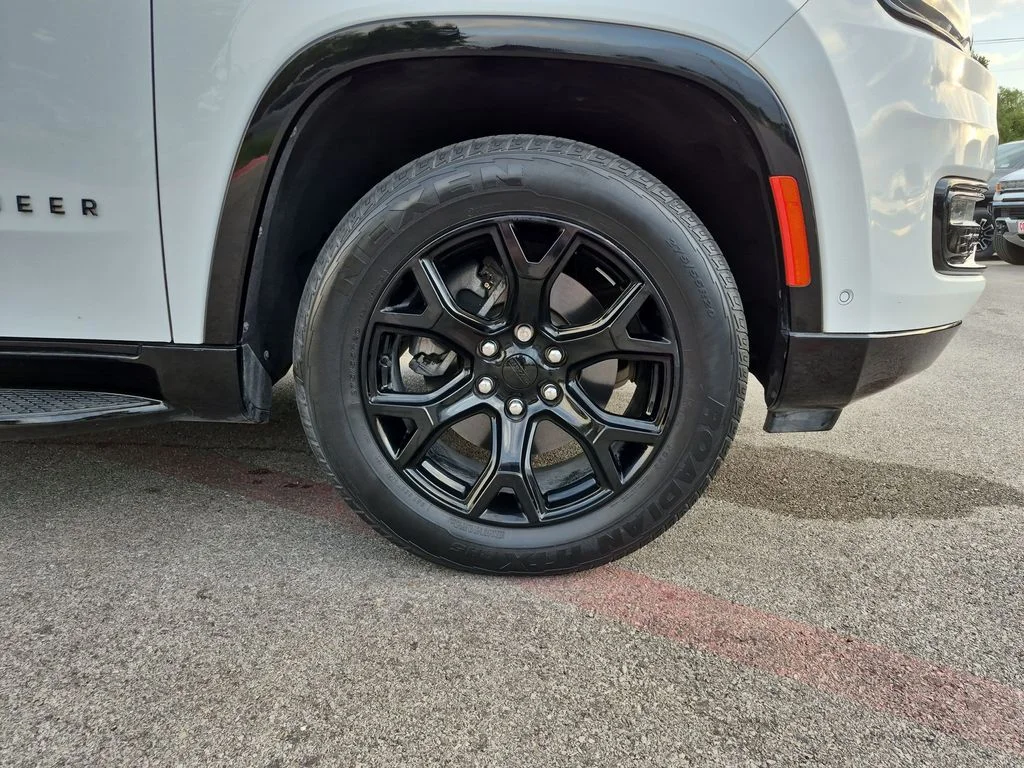 Used 2023 White Jeep Base image 15