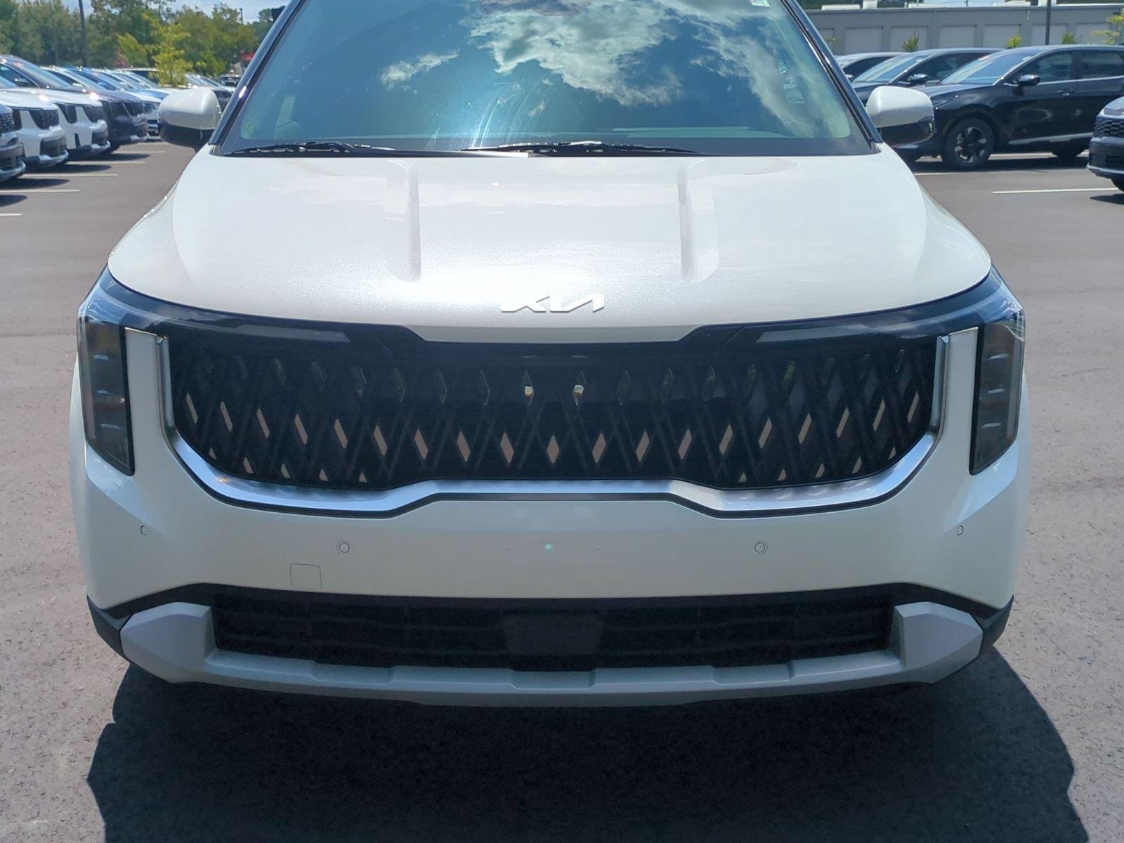 New 2026 Snow White Pearl Kia LXS image 14