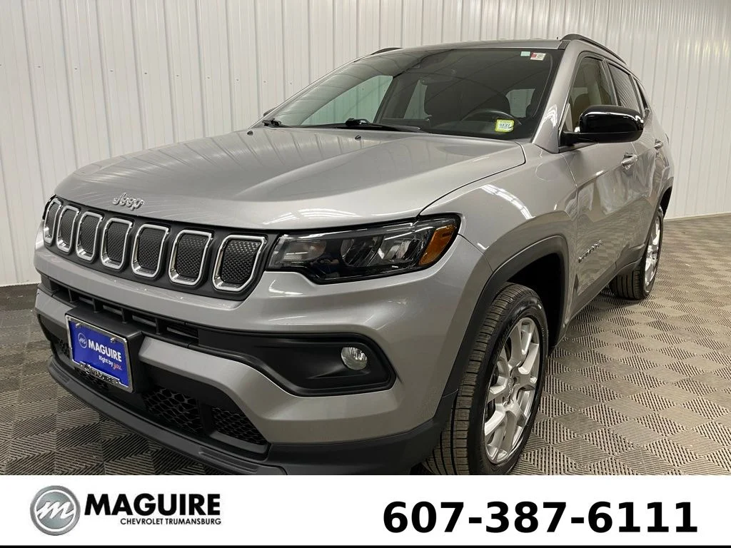 Used 2022 Silver Jeep Latitude Lux image 8