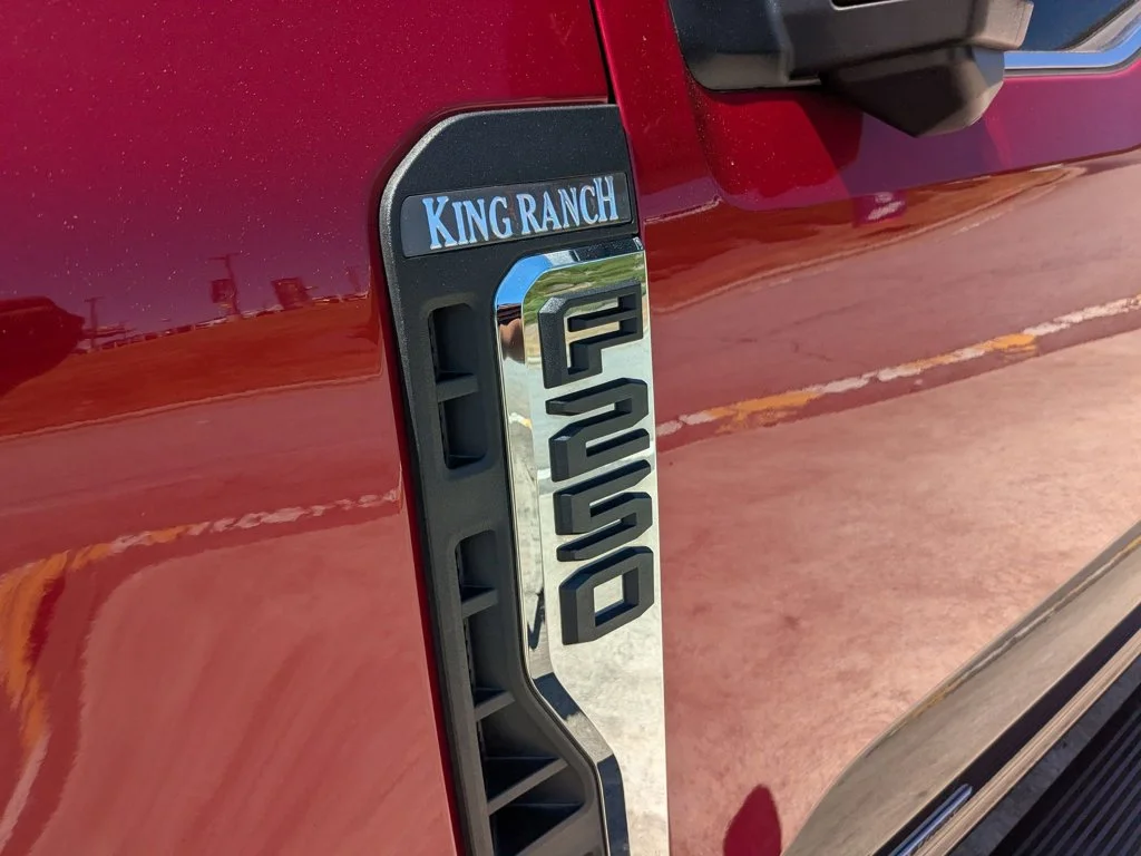 Used 2024  Ford King Ranch image 31
