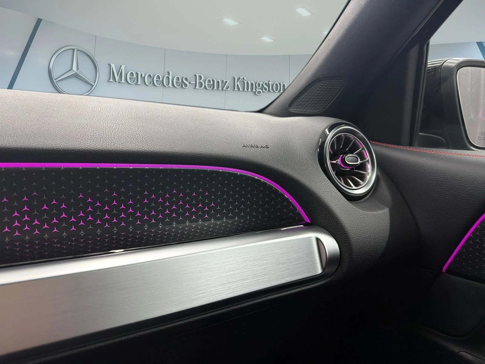 Used 2026 Black Mercedes-Benz GLB 250 image 17