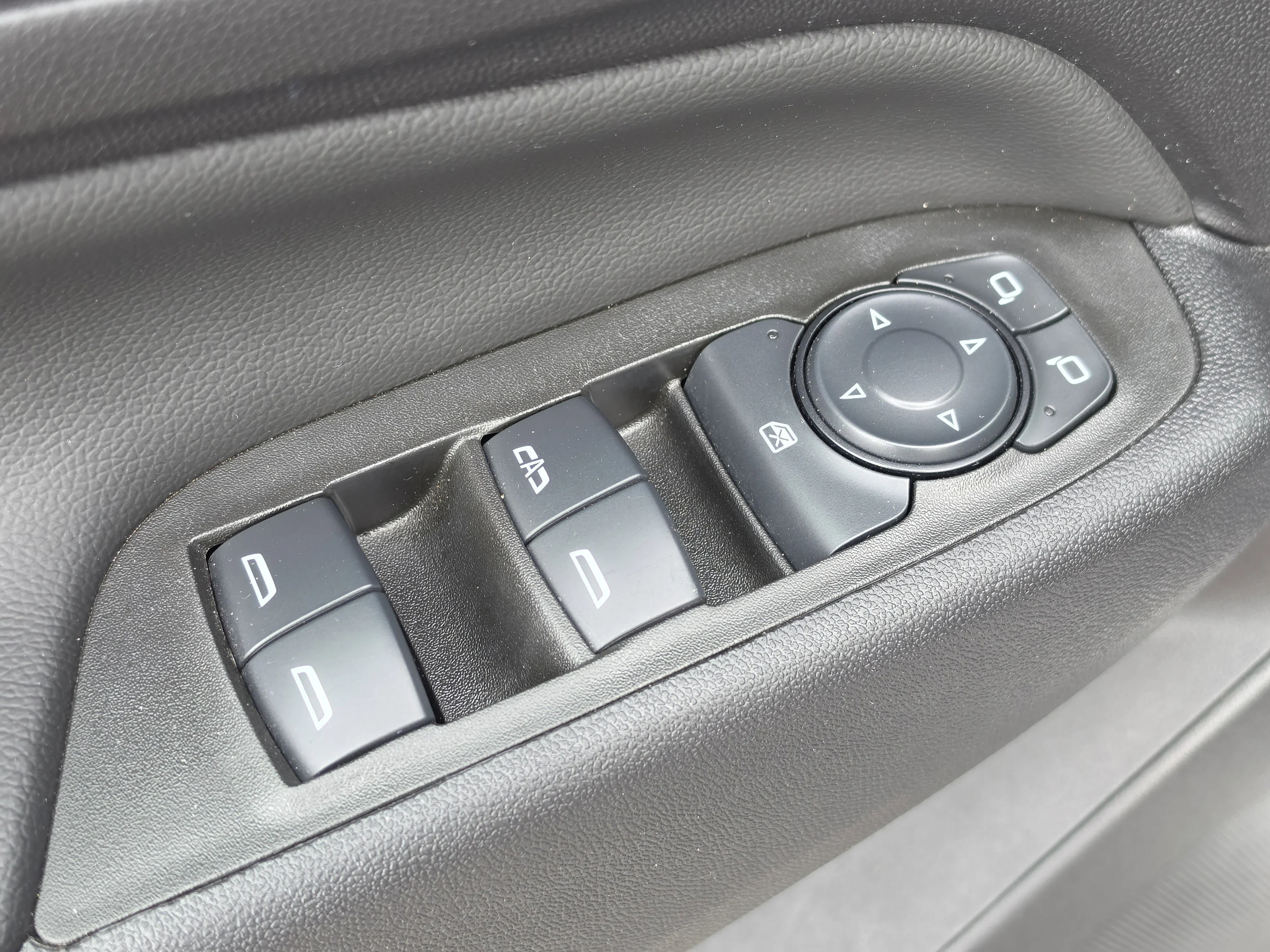 Used 2024 Summit White Chevrolet LT image 21