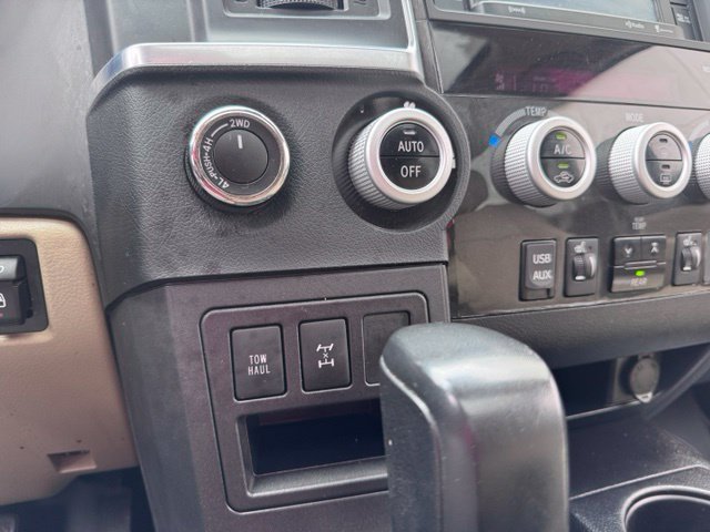Used 2018 Blue Toyota SR5 image 18