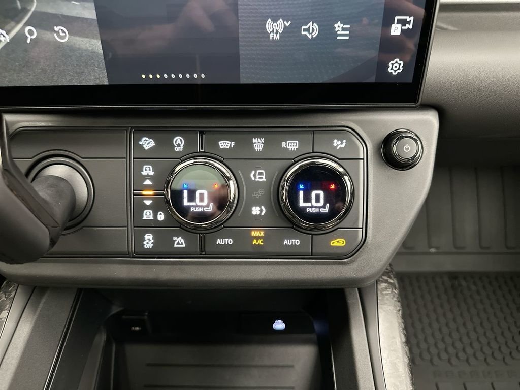 New 2026 Borasco Grey Land Rover OCTA image 13
