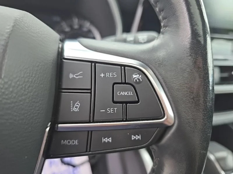 Used 2021 Silver Toyota XLE image 17