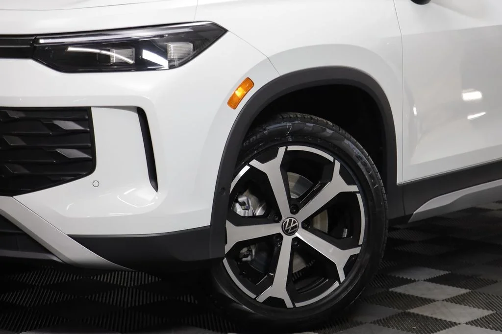 2026 Volkswagen Tiguan SE - Photo 4