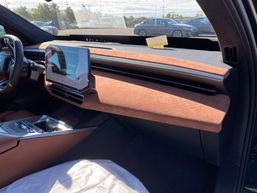 New 2027 Vancouver Green Metallic BMW 40 xDrive image 13
