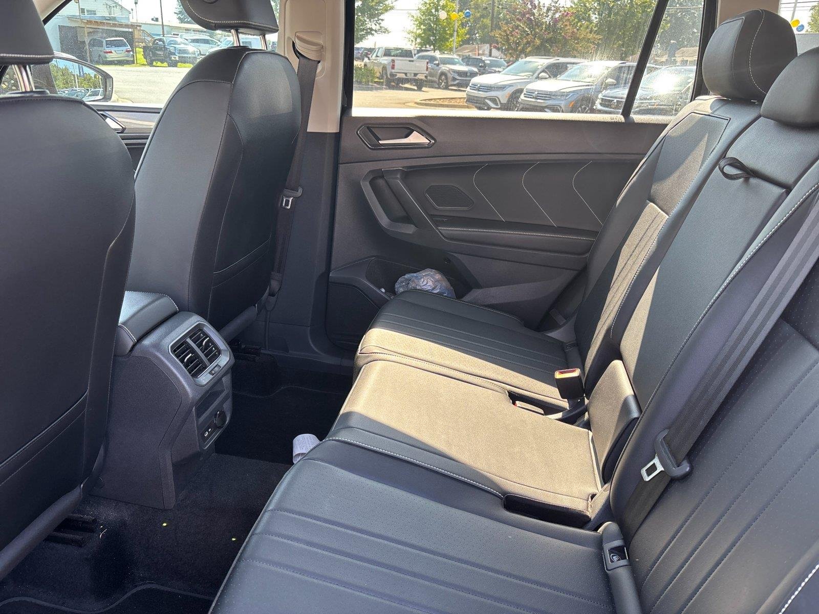 Used 2023  VOLKSWAGEN SE image 31