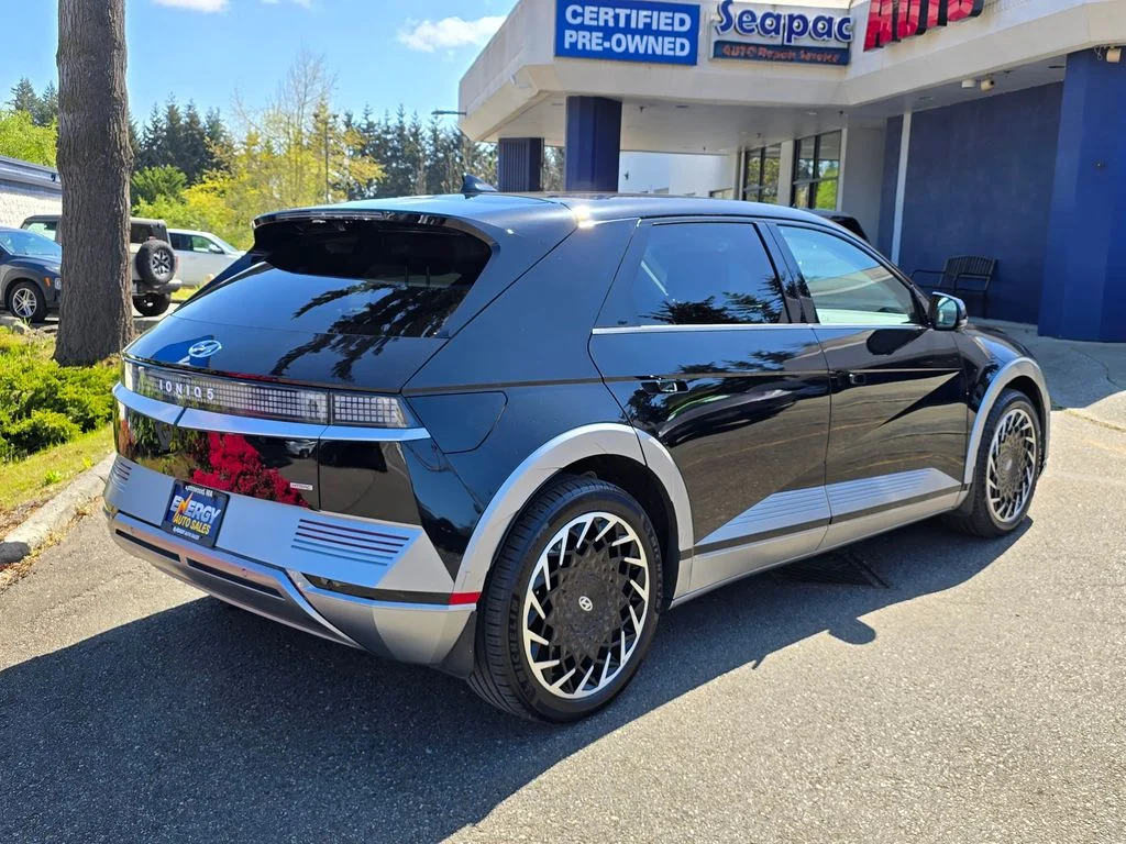 Used 2024 Black Hyundai Limited image 5
