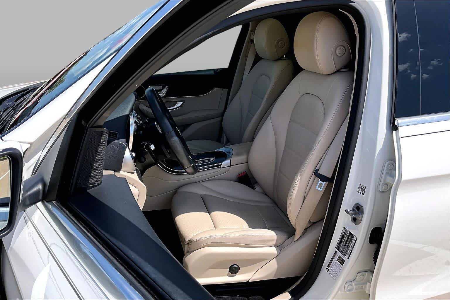 Used 2022 Polar White Mercedes-Benz GLC 300 image 8
