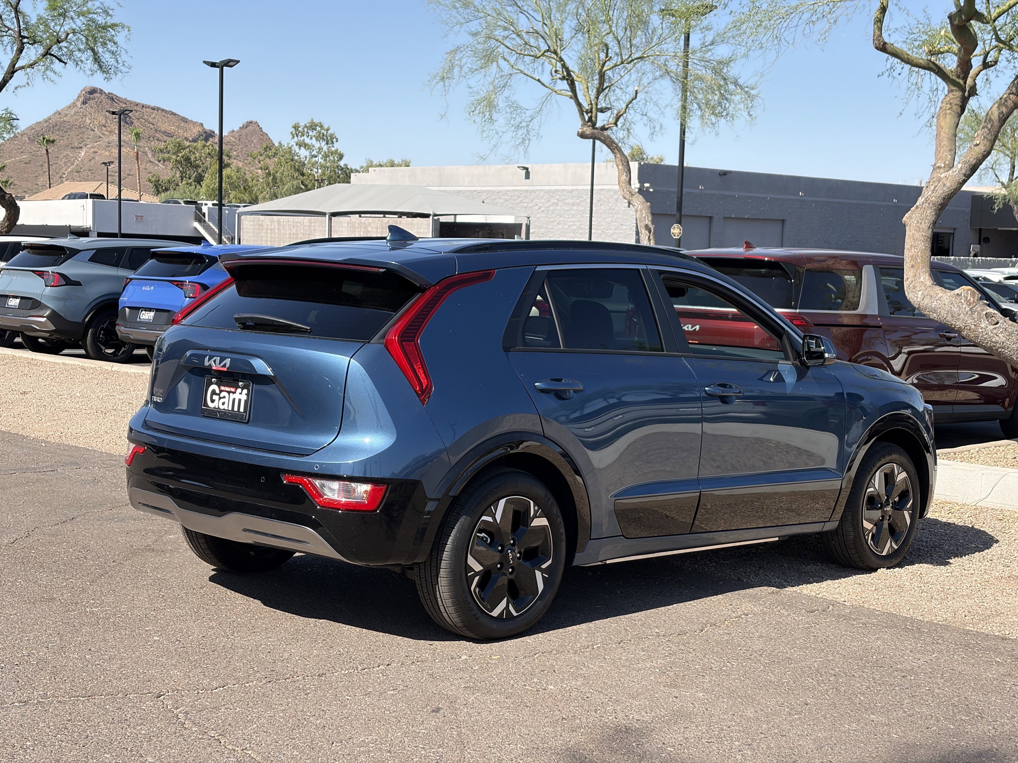 New 2026 Mineral Blue Kia WIND image 4