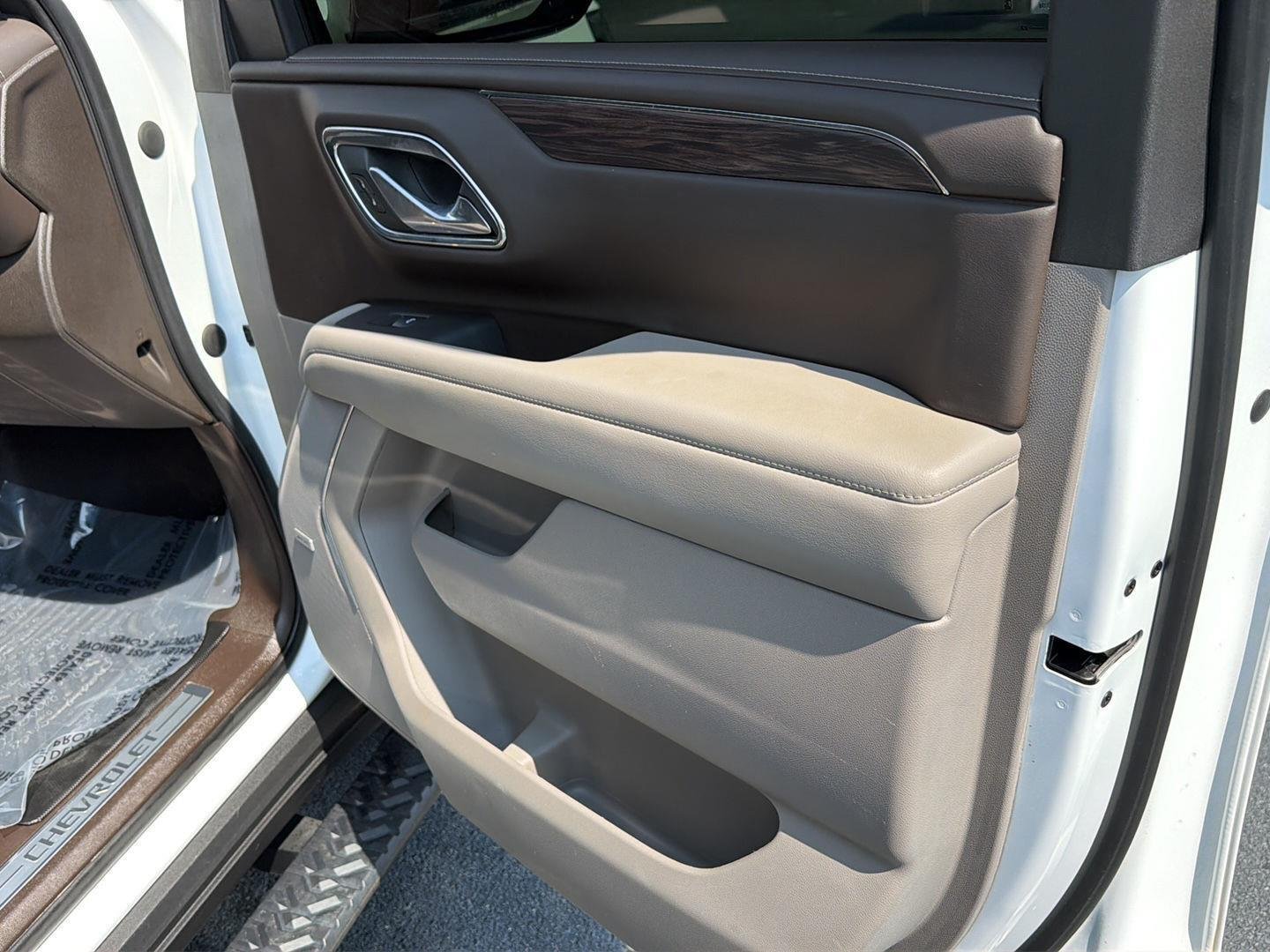 Used 2023 Summit White Chevrolet Z71 image 15